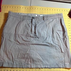 Croft & Barrow Light Gray Flat Skort 18w
